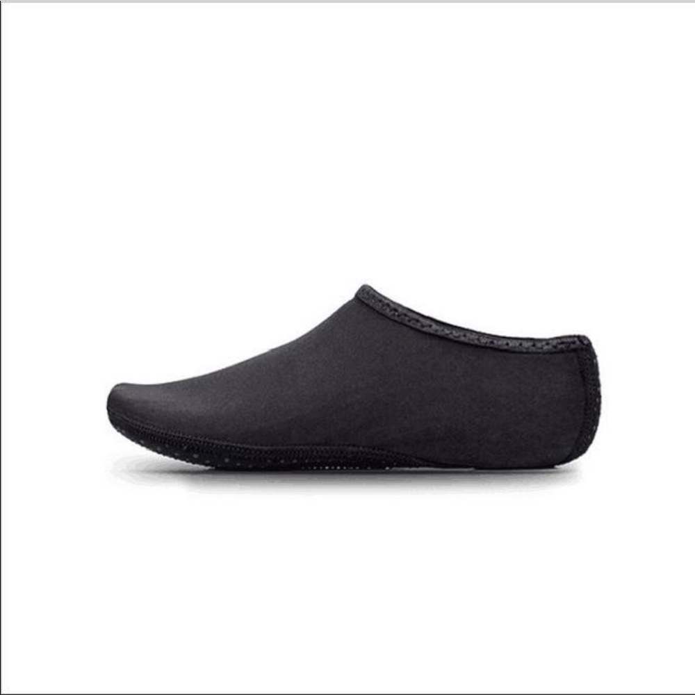 Water shoe black